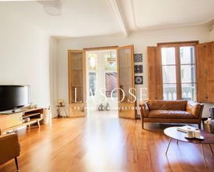 Living room of Flat to rent in  Barcelona Capital  with Air Conditioner, Heating and Parquet flooring
