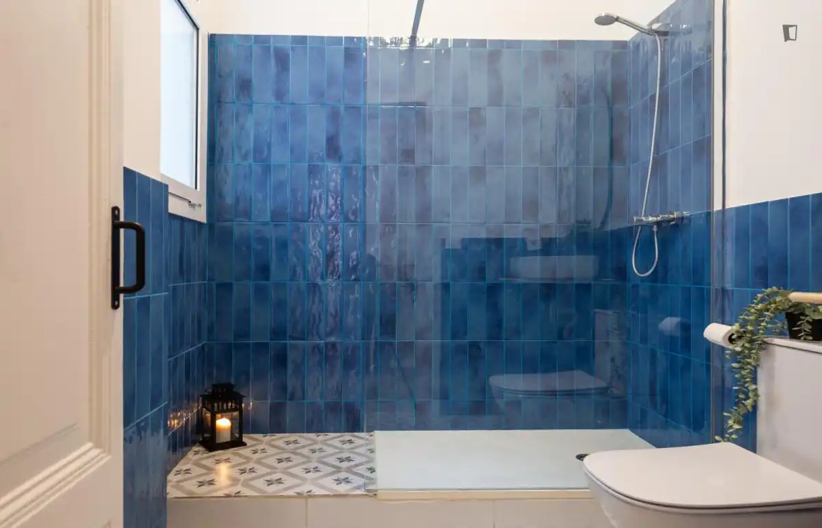 Bany de Apartament per a compartir en Barcelona amb Aire condicionat, Calefacció i Moblat