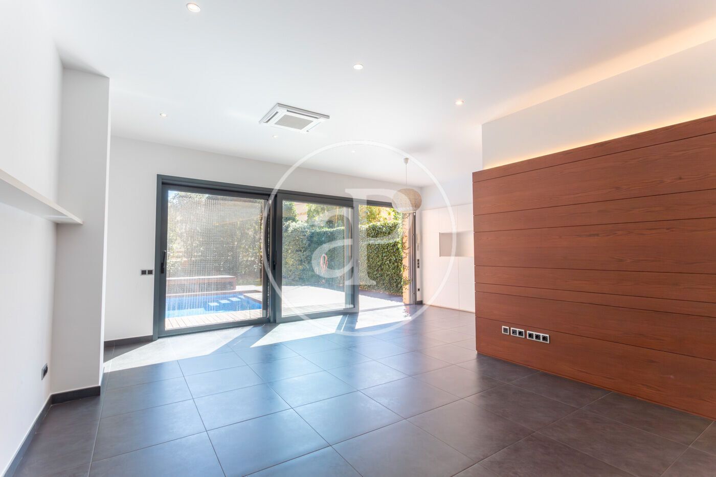 Casa adosada de alquiler en  Barcelona Capital con Aire acondicionado, Calefacción y Jardín privado