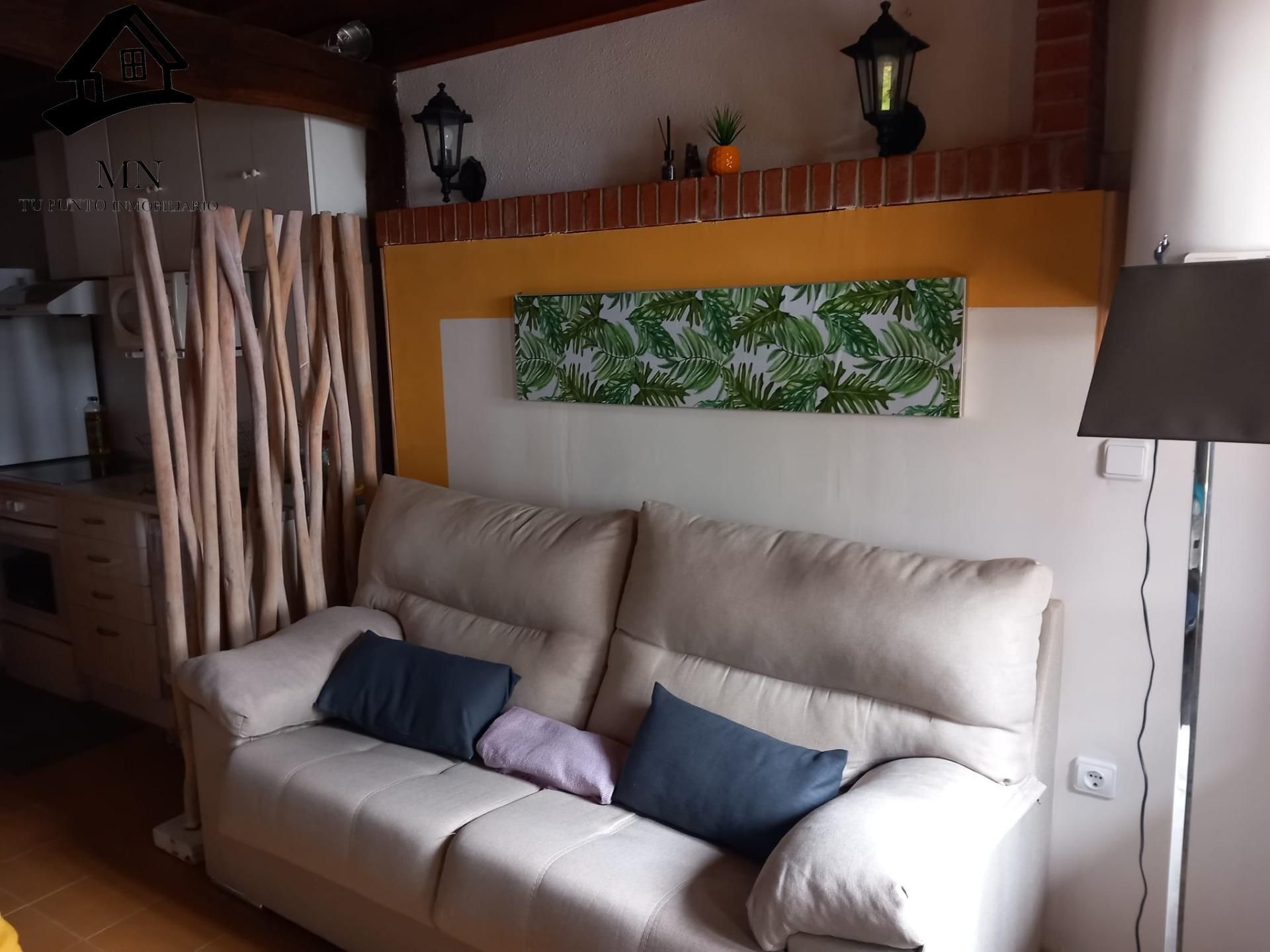 Sala d'estar de Finca rústica en venda en Luena  amb Terrassa i Balcó