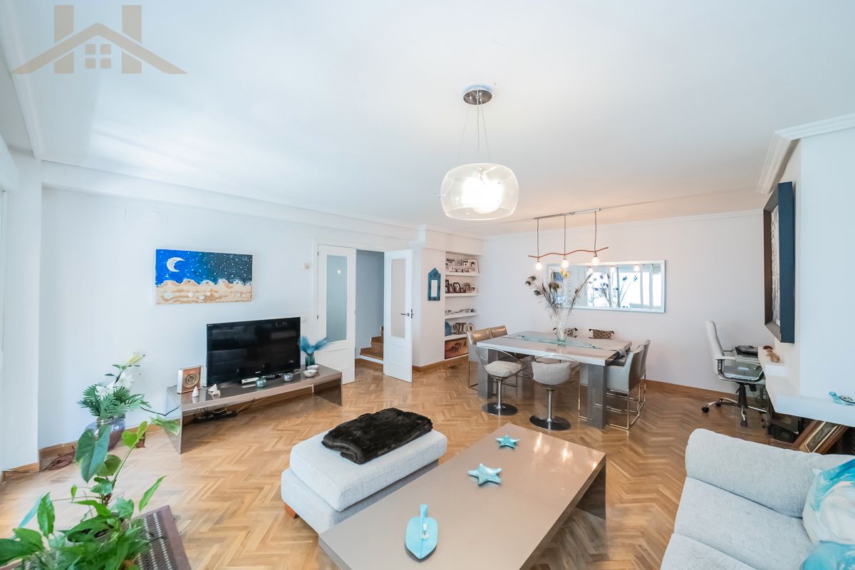 Sala d'estar de Casa adosada en venda en Las Rozas de Madrid