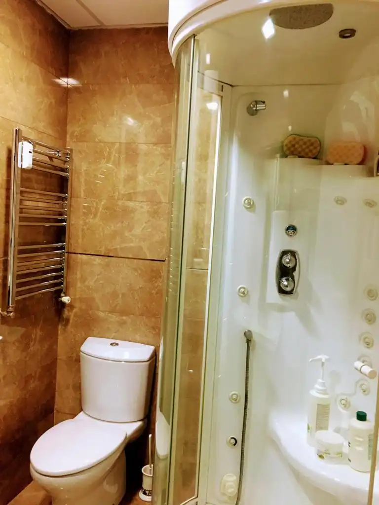 Badezimmer von Wohnung zur Miete in Madrid mit Klimaanlage, Heizung und Parkett
