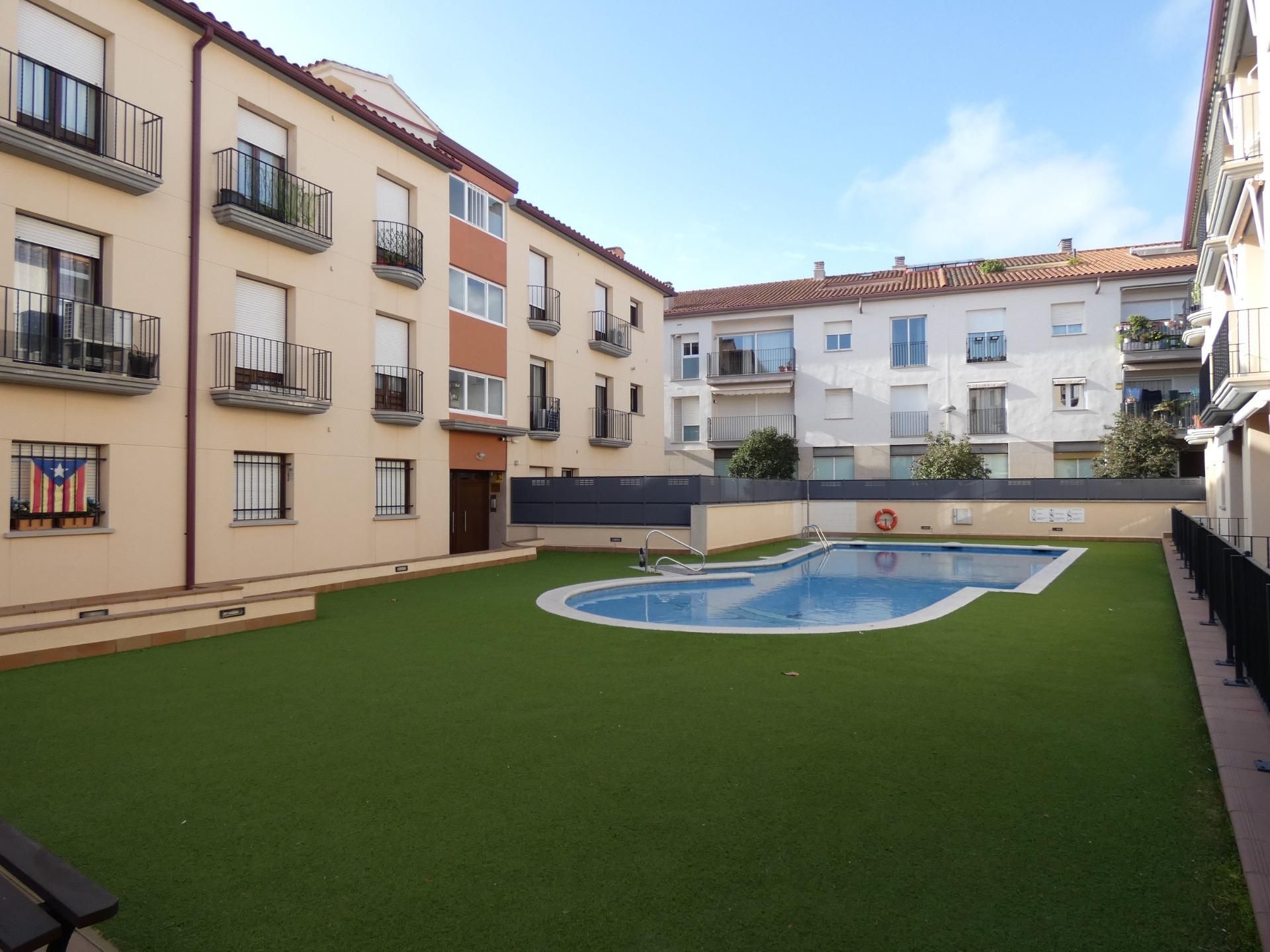 Piscina de Pis de lloguer en Palamós amb Calefacció, Parquet i Terrassa
