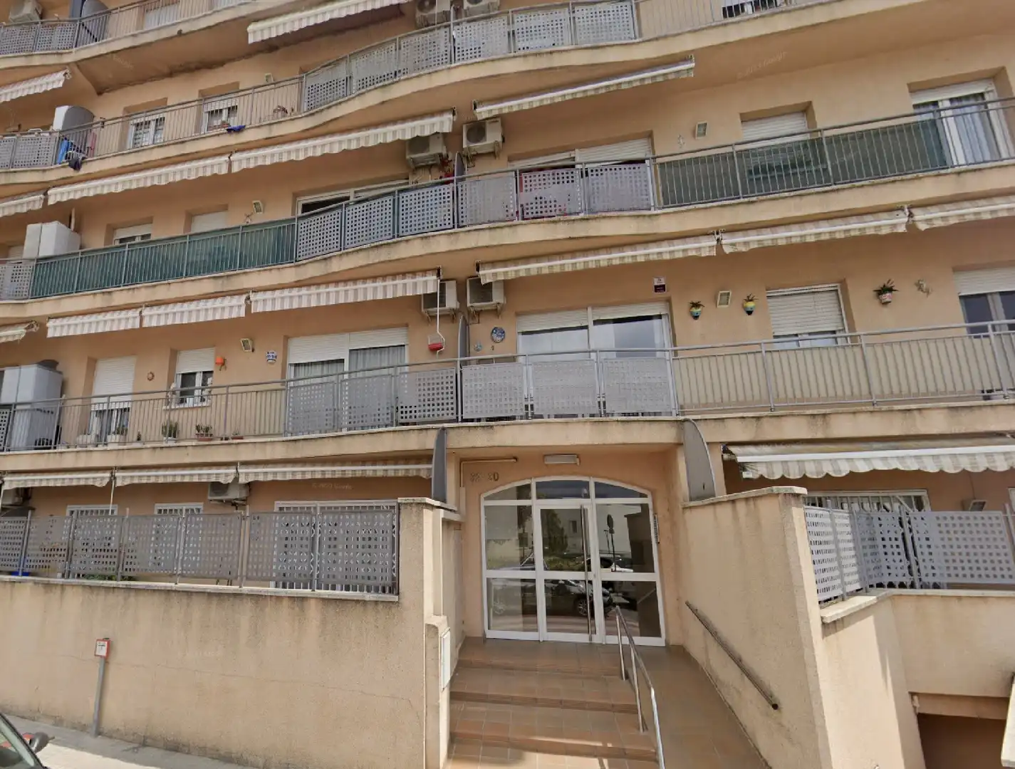 Vista exterior de Pis en venda en Montornès del Vallès
