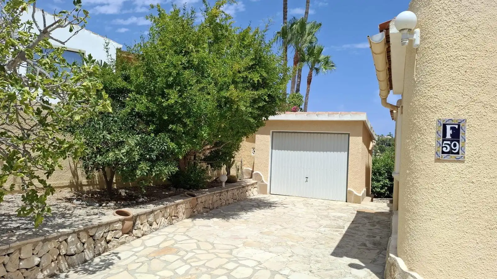 Vista exterior de Casa o xalet en venda en Benissa amb Aire condicionat, Calefacció i Jardí privat