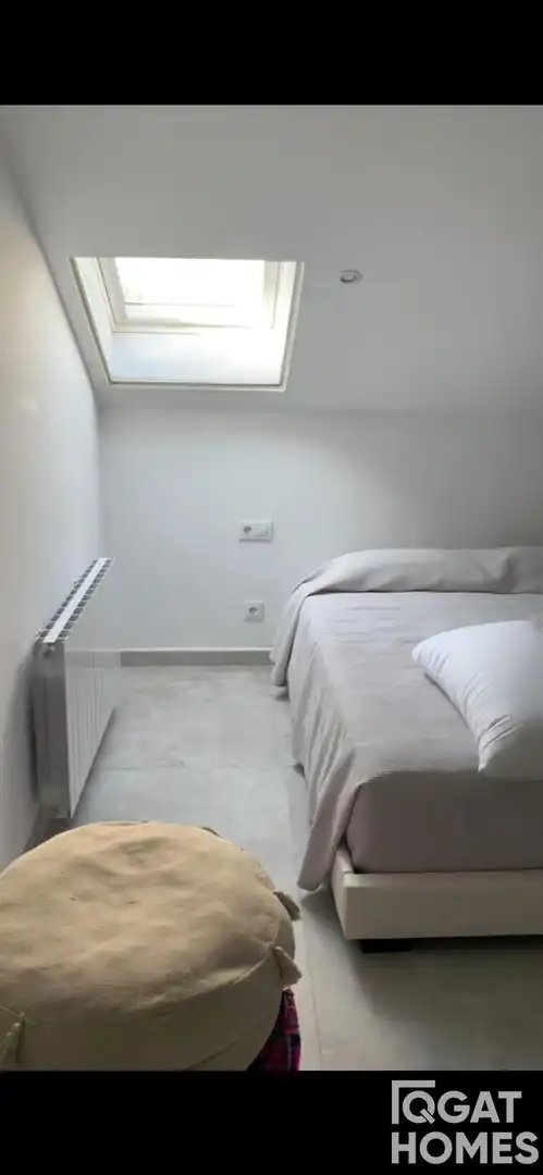 Schlafzimmer von Dachboden zur Miete in Gavà mit Klimaanlage, Schwimmbad und Gemeinschaftspool