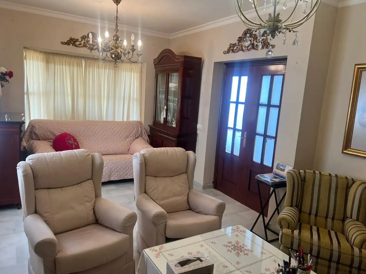Living room of Houses for sale in Chiclana de la Frontera  with Storage room, Swimming Pool and Oven
