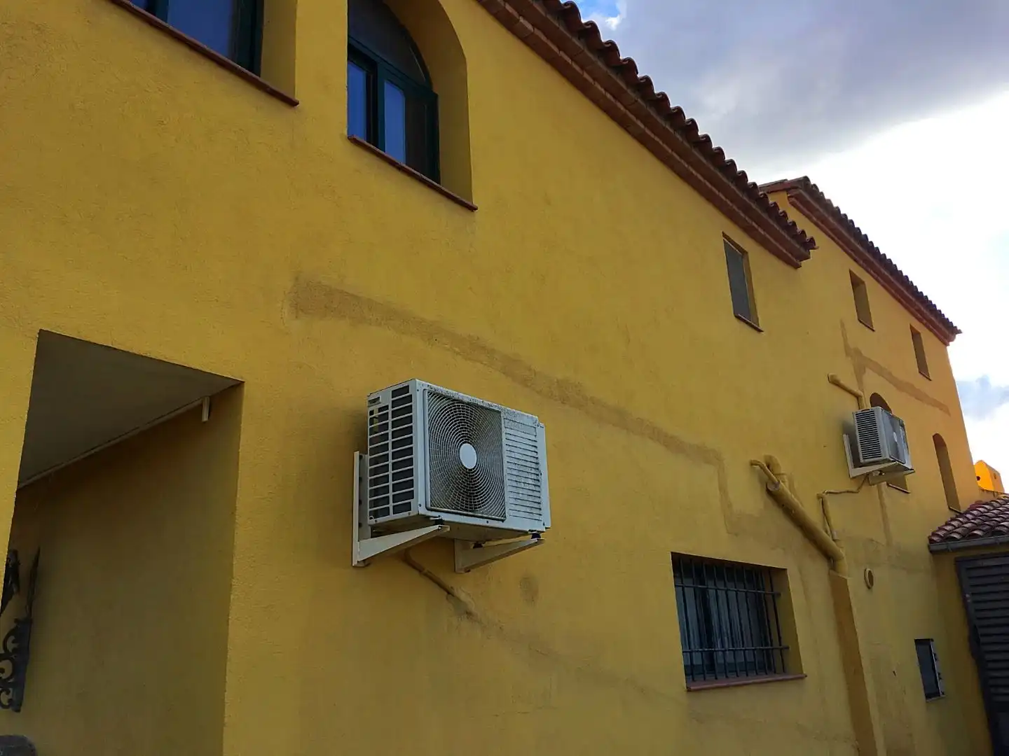 Exterior view of Houses for sale in Els Guiamets