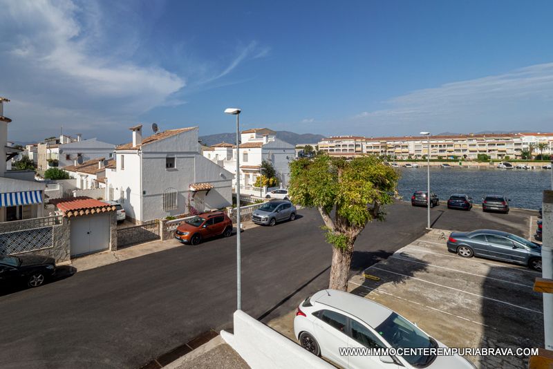 Vista exterior de Apartament en venda en Empuriabrava amb Aire condicionat, Calefacció i Terrassa