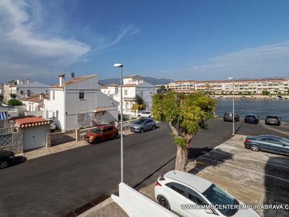 Vista exterior de Apartament en venda en Empuriabrava amb Aire condicionat, Calefacció i Terrassa