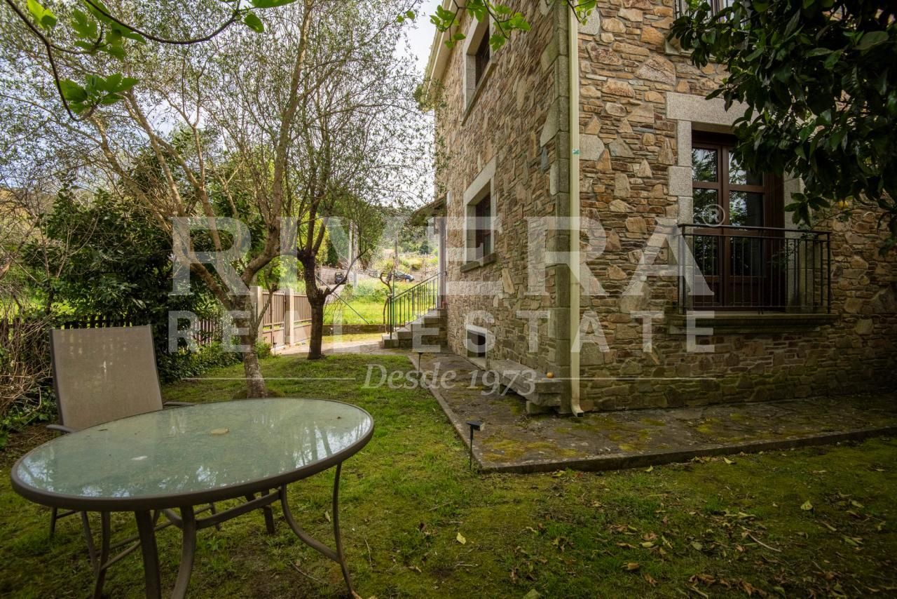 Jardí de Casa o xalet en venda en Sanxenxo amb Calefacció, Jardí privat i Terrassa