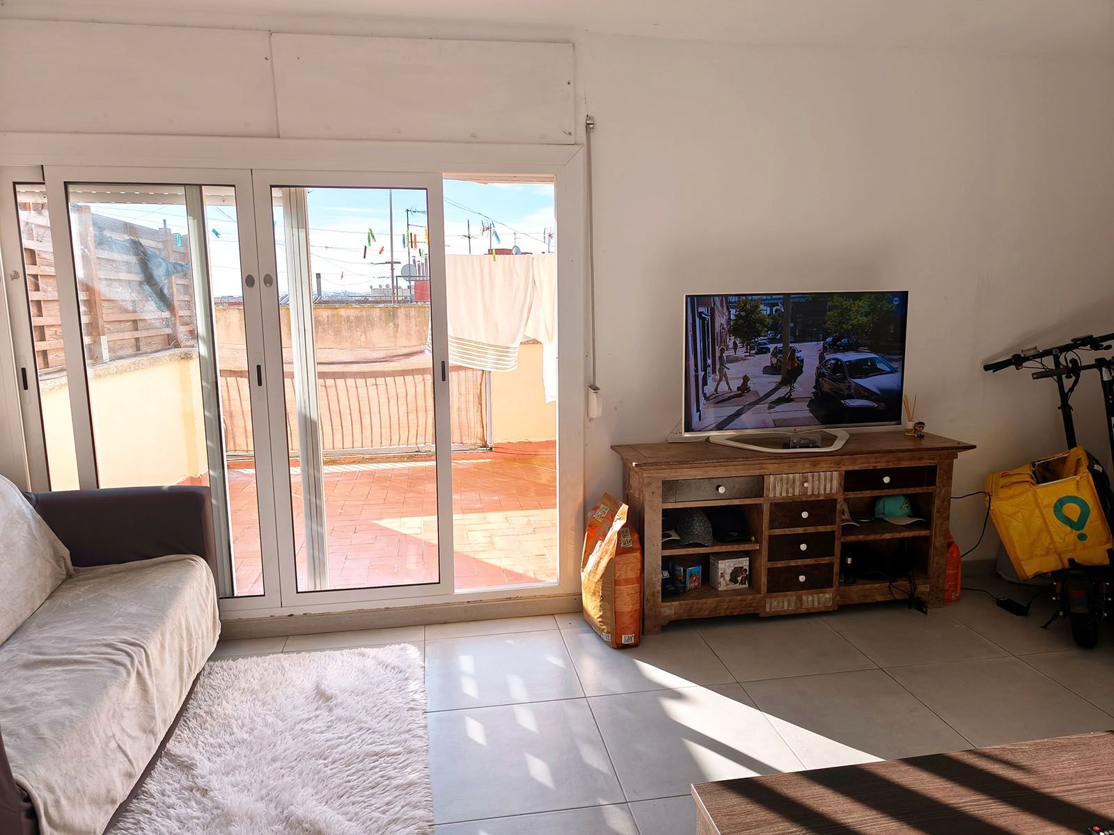 Wohnzimmer von Dachboden zum Verkauf in Figueres mit Terrasse, Abstellraum und Ofen