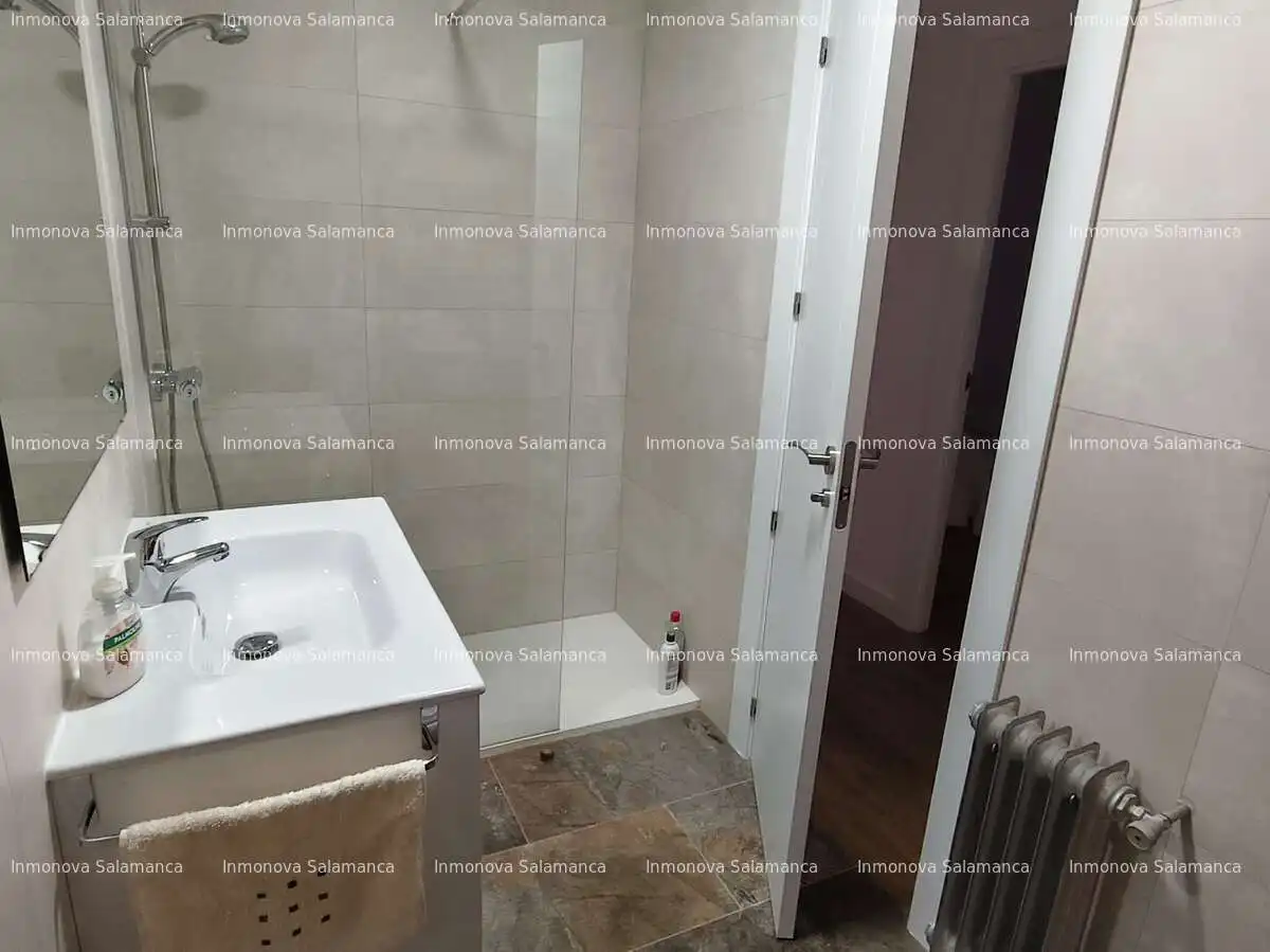 Badezimmer von Wohnung zur Miete in Salamanca mit Heizung, Terrasse und Möbliert