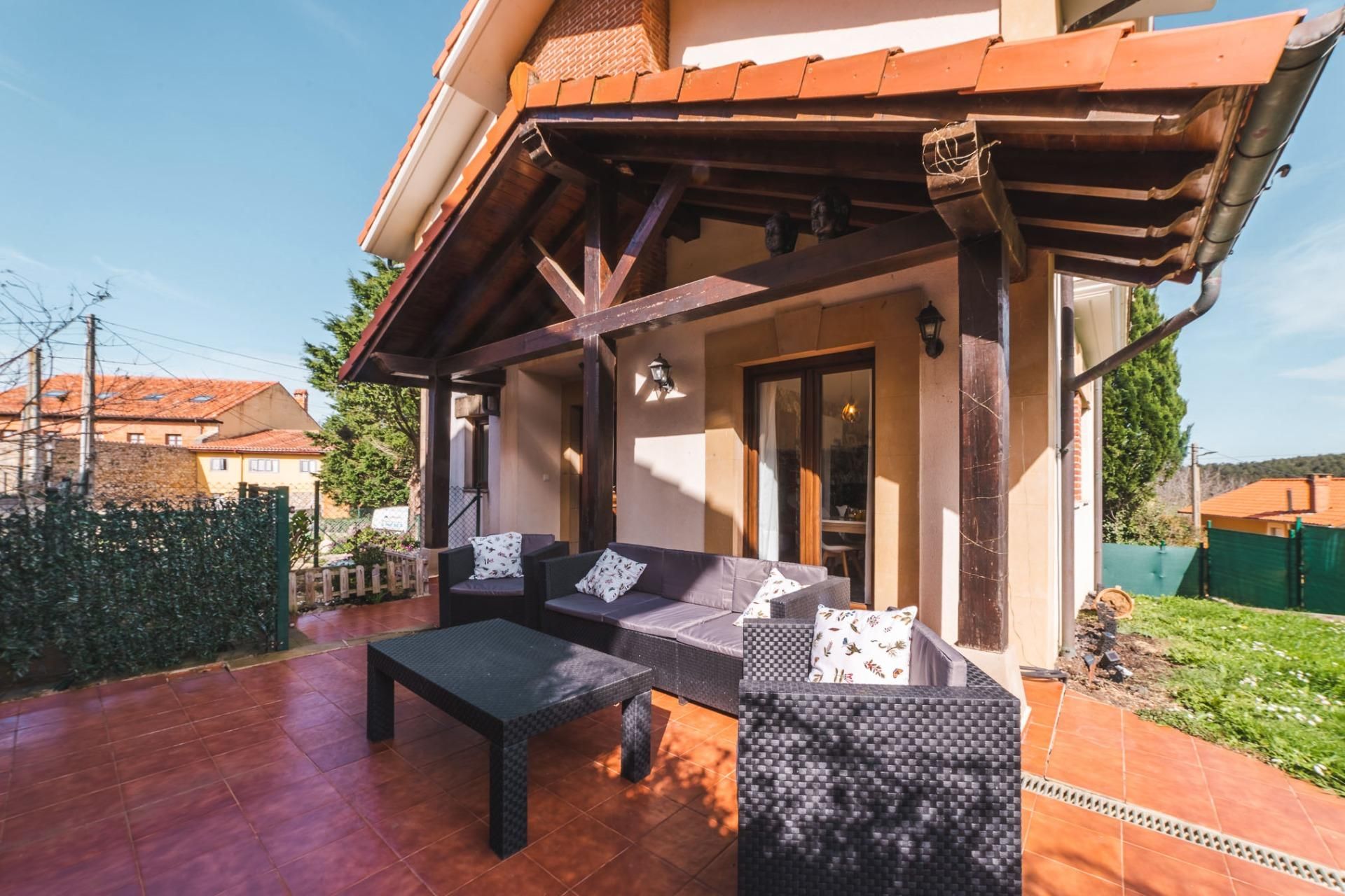 Terrassa de Casa o xalet en venda en Santillana del Mar amb Calefacció i Jardí privat