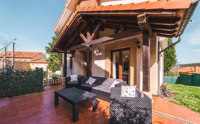 Terrassa de Casa o xalet en venda en Santillana del Mar amb Calefacció i Jardí privat