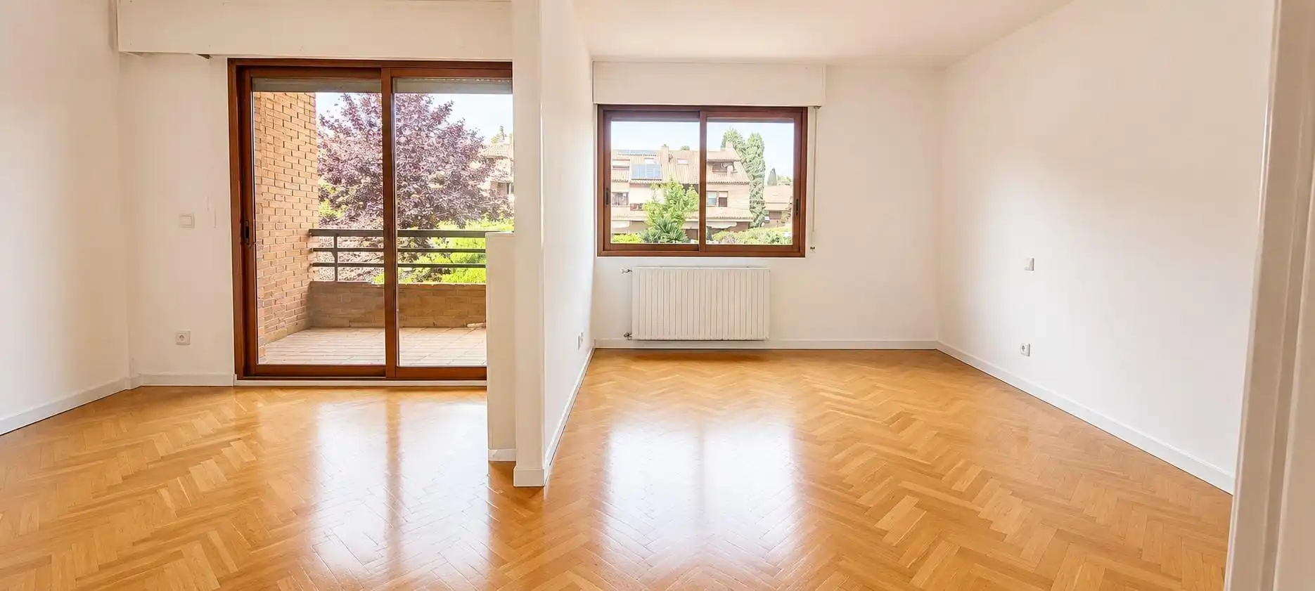 Sala d'estar de Casa adosada de lloguer en Majadahonda amb Calefacció, Jardí privat i Parquet