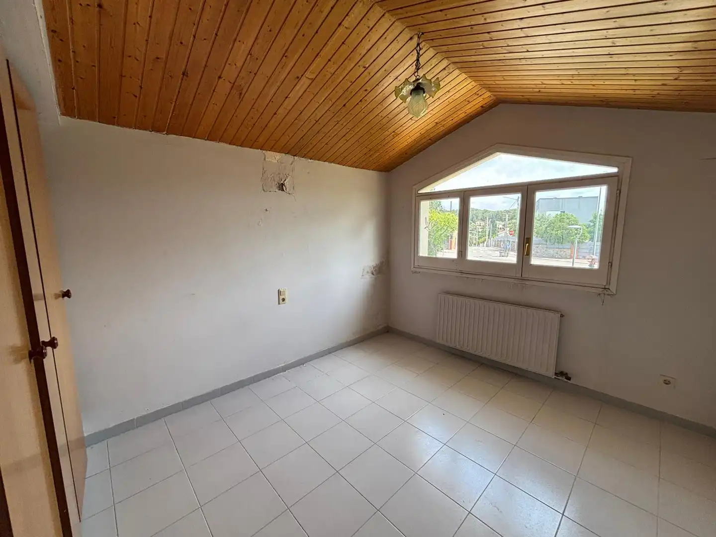 Habitación de Casa adosada en venta en Sant Esteve Sesrovires con Calefacción, Terraza y Trastero