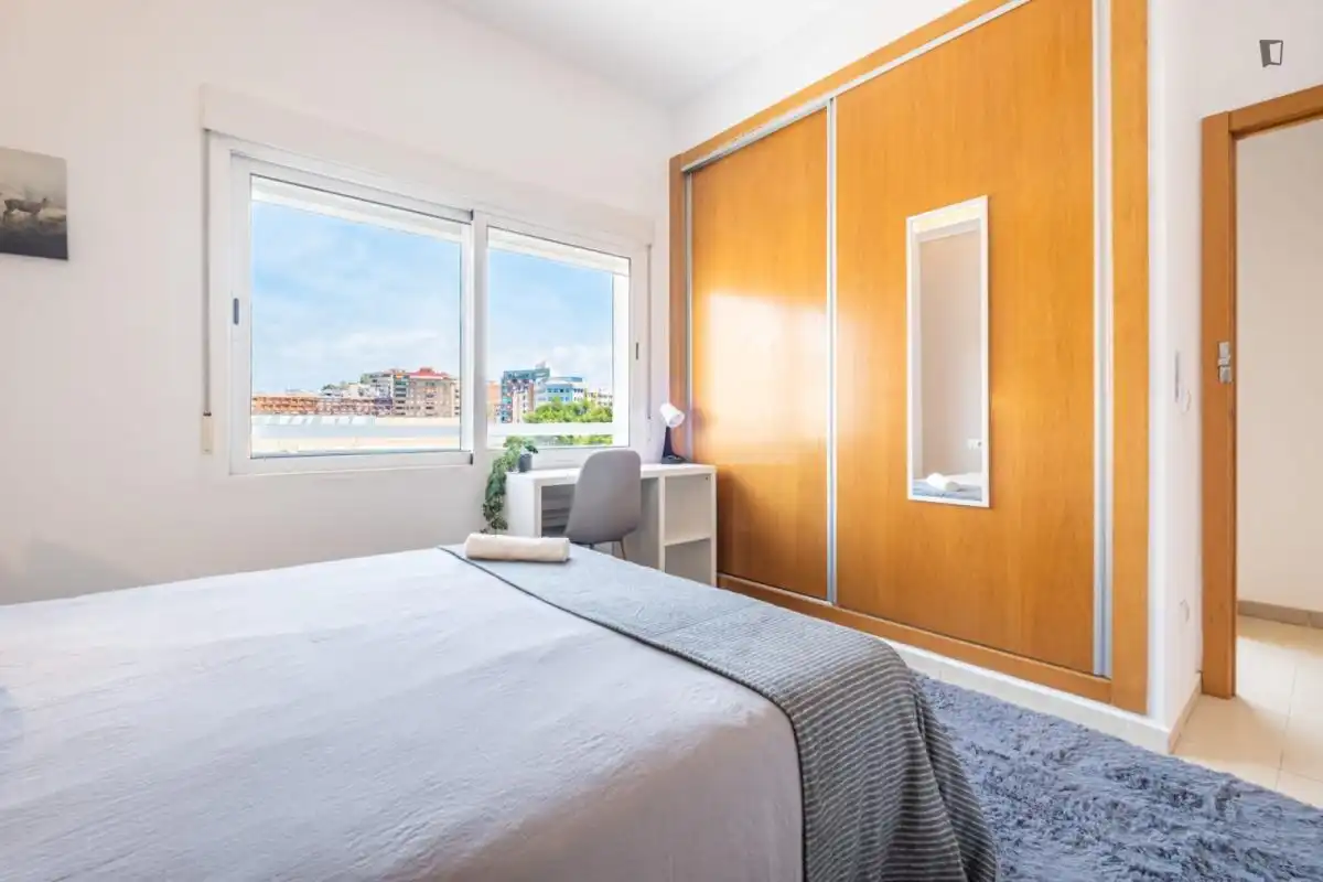 Dormitori de Apartament per a compartir en Alicante / Alacant amb Moblat, Forn i Rentadora