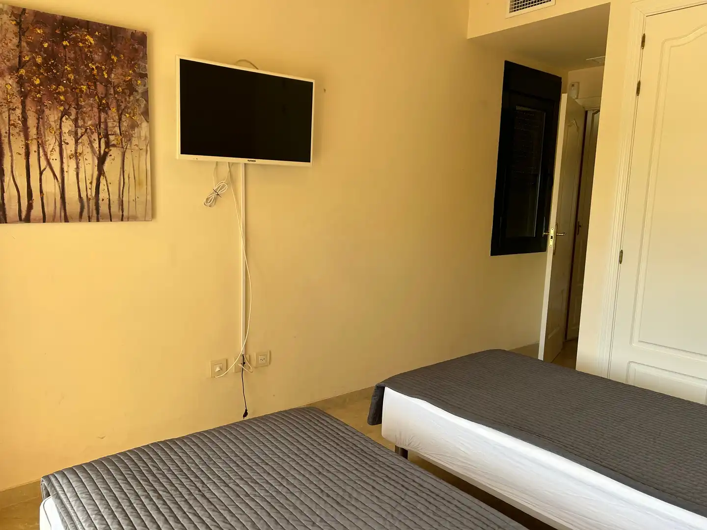 Dormitori de Apartament de lloguer en Estepona amb Aire condicionat, Moblat i Internet