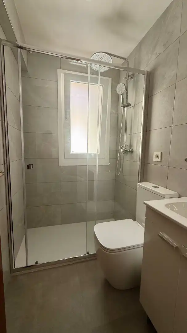 Baño de Piso en venta en Barakaldo  con Amueblado y Balcón