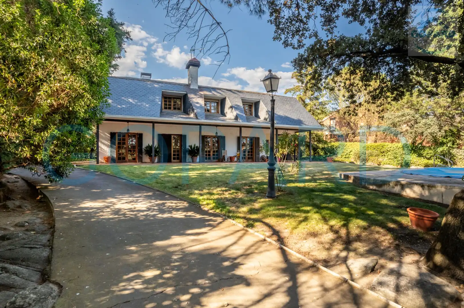 Vista exterior de Casa o xalet en venda en Alpedrete amb Calefacció, Jardí privat i Parquet