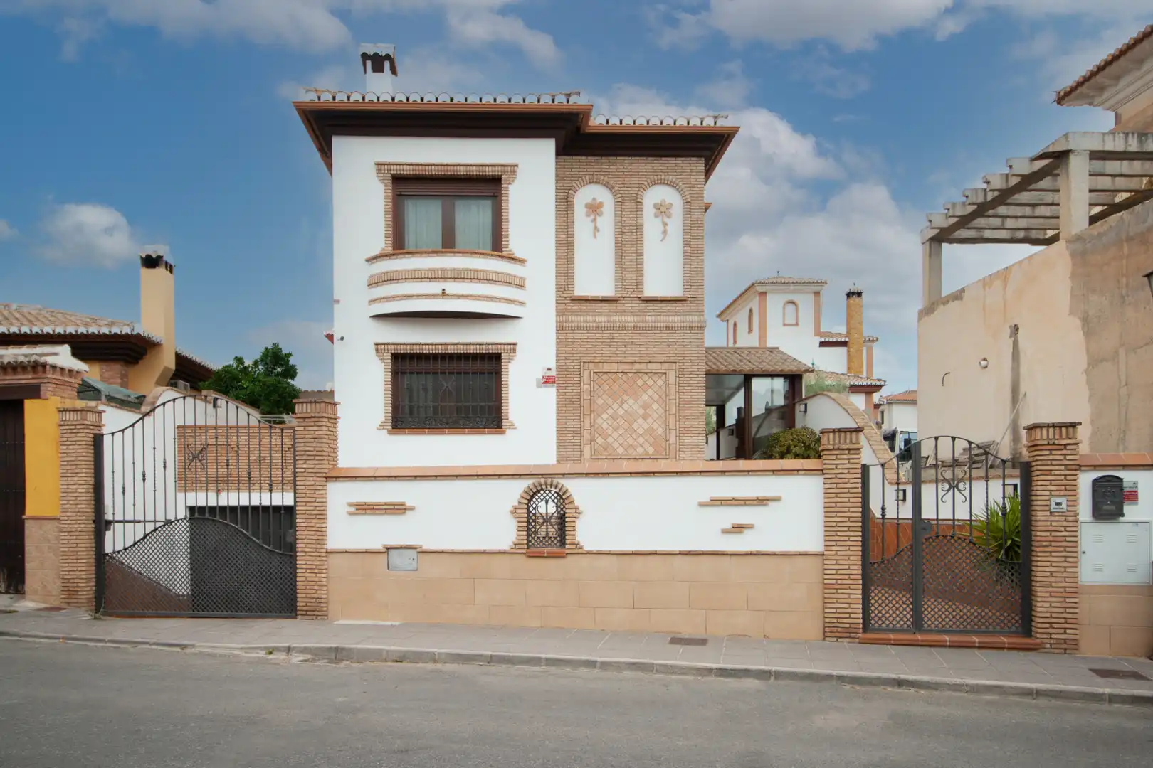 Vista exterior de Casa o chalet en venta en Gójar con Aire acondicionado, Calefacción y Jardín privado