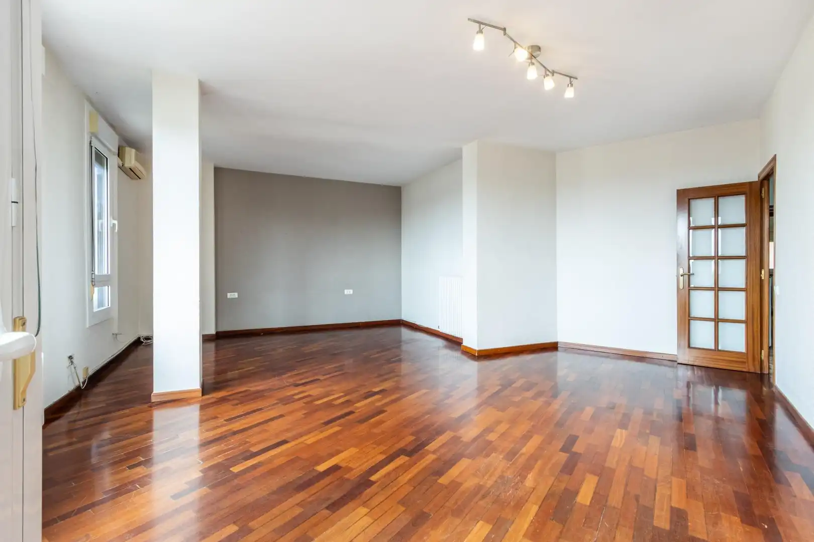 Living room of Attic for sale in Sabadell  with Air Conditioner, Heating and Parquet flooring