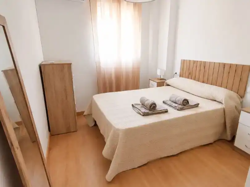 Dormitori de Pis de lloguer en Aljaraque amb Aire condicionat, Parquet i Moblat