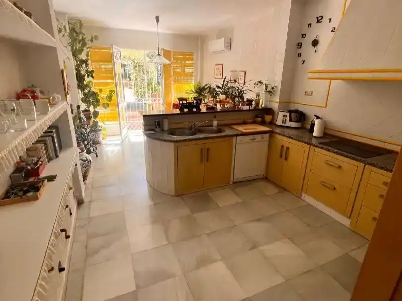 Küche von Wohnung zum Verkauf in Zalamea la Real mit Klimaanlage, Privatgarten und Schwimmbad