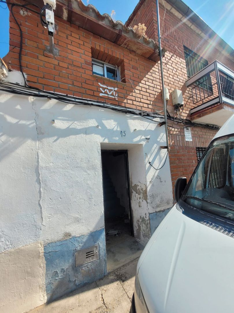 Vista exterior de Casa adosada en venda en Las Ventas de San Julián