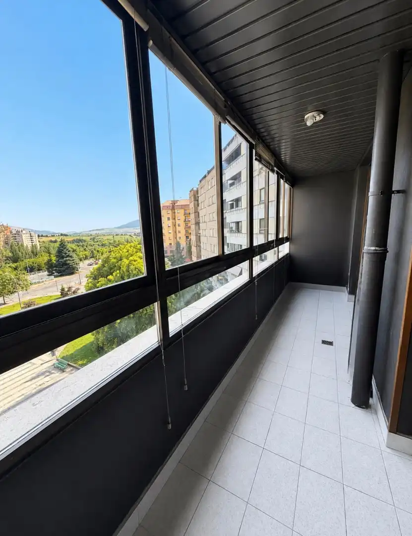 Terrasse von Wohnung zur Miete in  Pamplona / Iruña