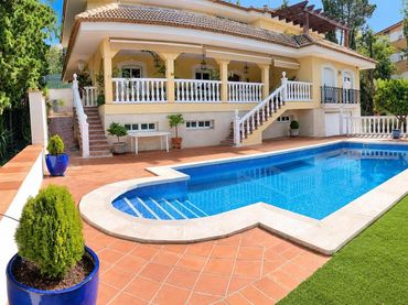 Chalet con piscina en venta en SEVILLA (PUENTE TABLAS)