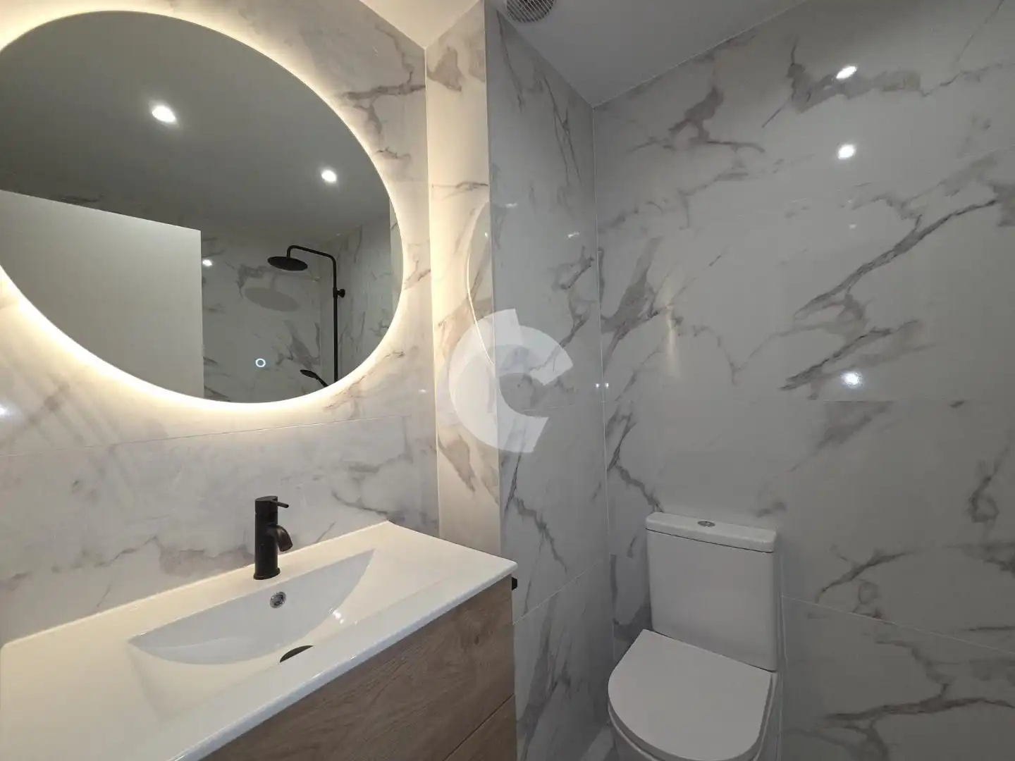 Bathroom of Flat for sale in Vigo   with Heating and Balcony
