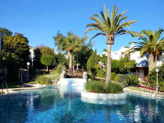 Casa adosada en Venta en del Almendro en Aguadulce Sur