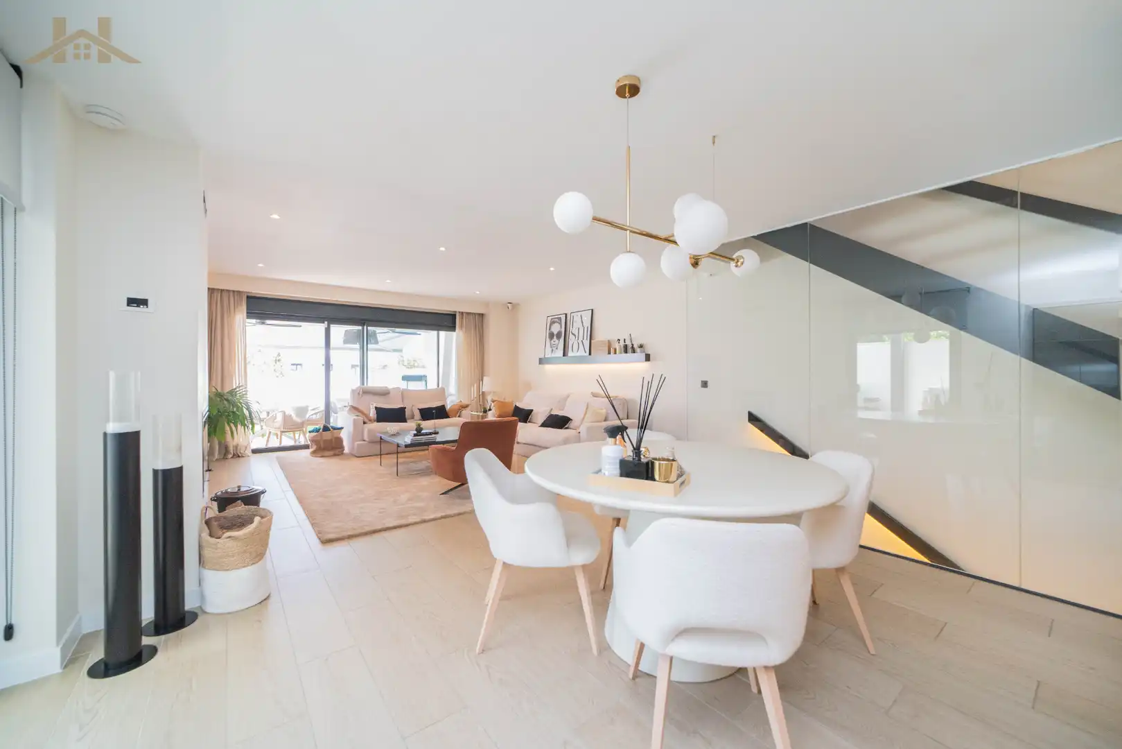 Sala d'estar de Casa o xalet en venda en Boadilla del Monte amb Calefacció, Jardí privat i Parquet