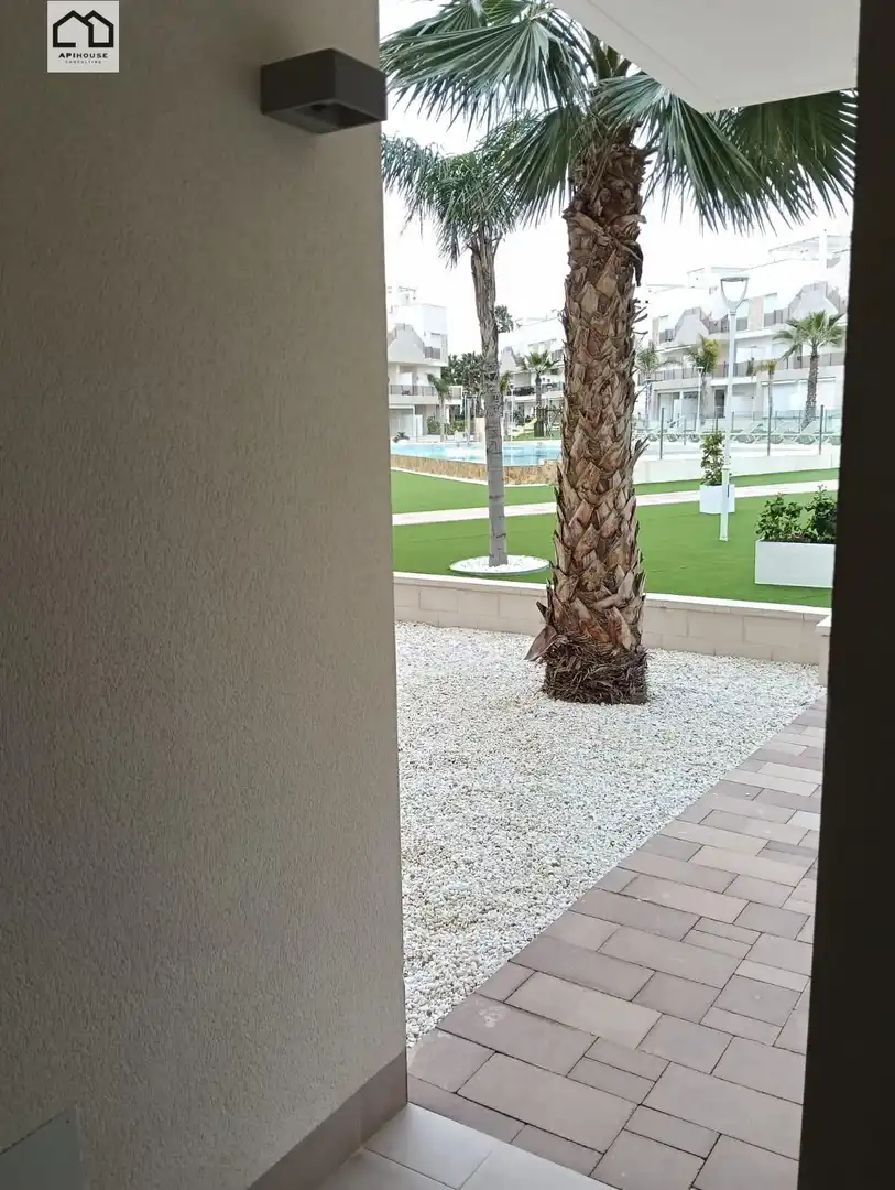 Terrassa de Casa o xalet en venda en Guardamar del Segura amb Aire condicionat, Jardí privat i Terrassa