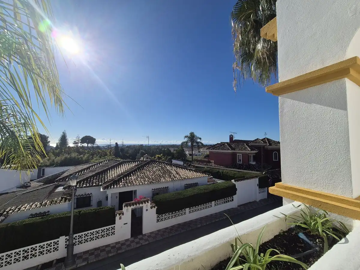 Vista exterior de Casa o xalet en venda en Marbella amb Piscina