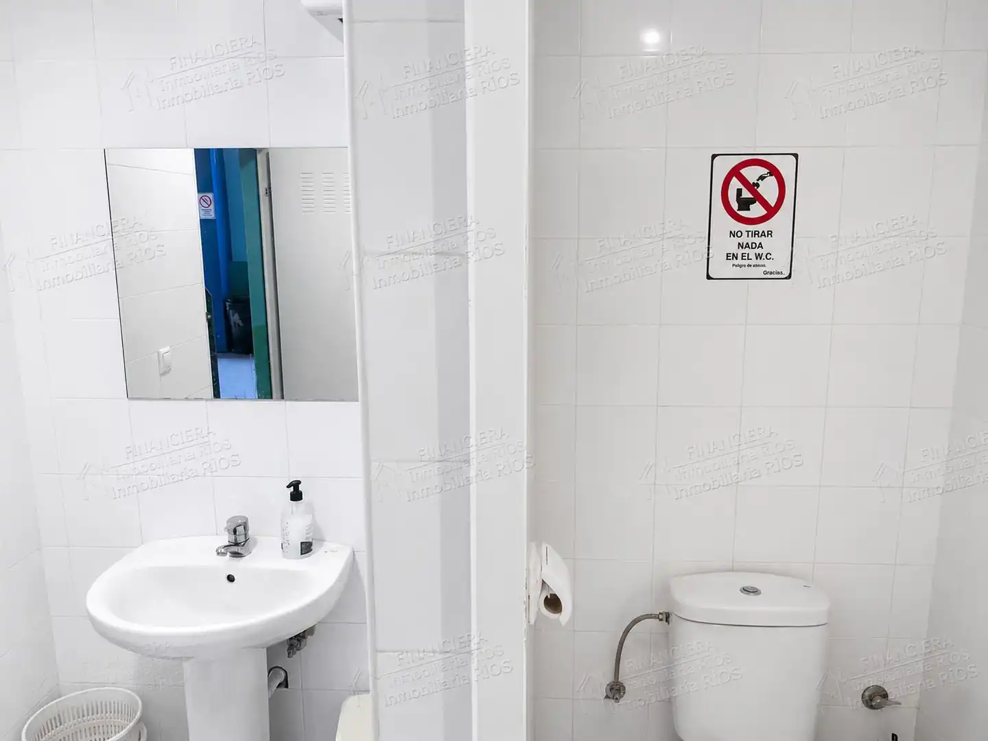 Baño de Nave industrial en venta en Alcalá de Guadaira