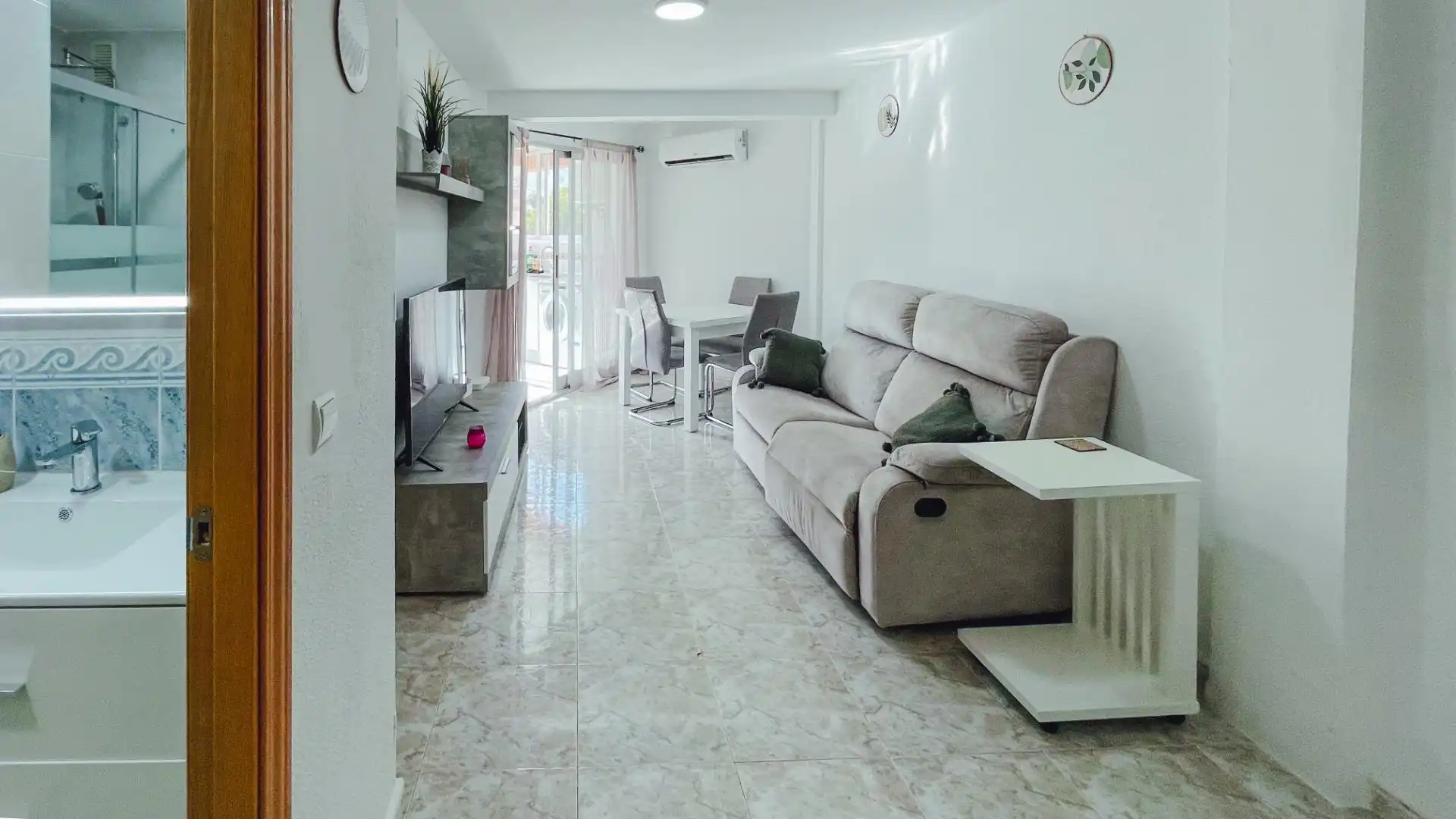 Living room of Apartments for sale in Benidorm  with Air Conditioner and Community pool