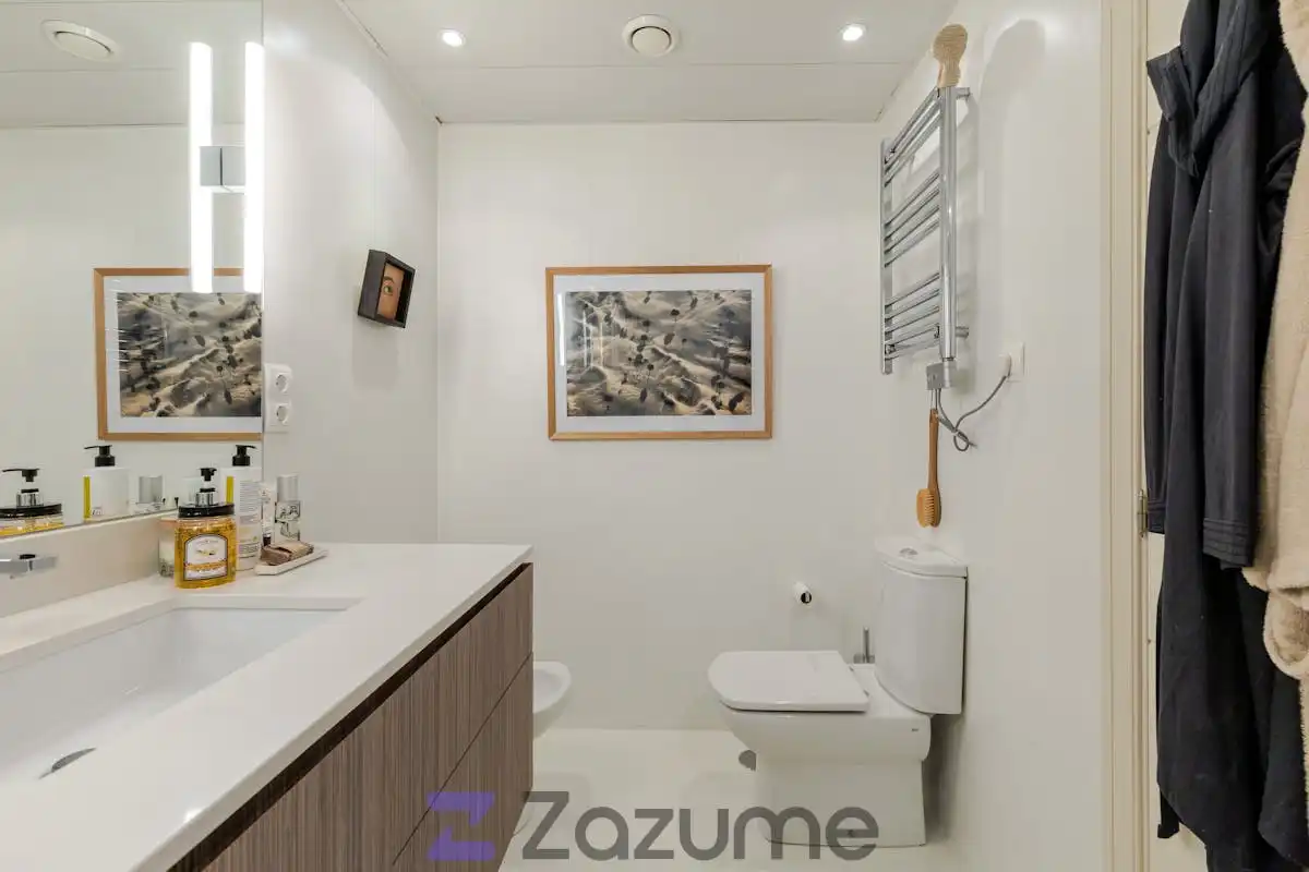 Bathroom of Flat for rent in Pozuelo de Alarcón  with Air Conditioner, Heating and Parquet flooring