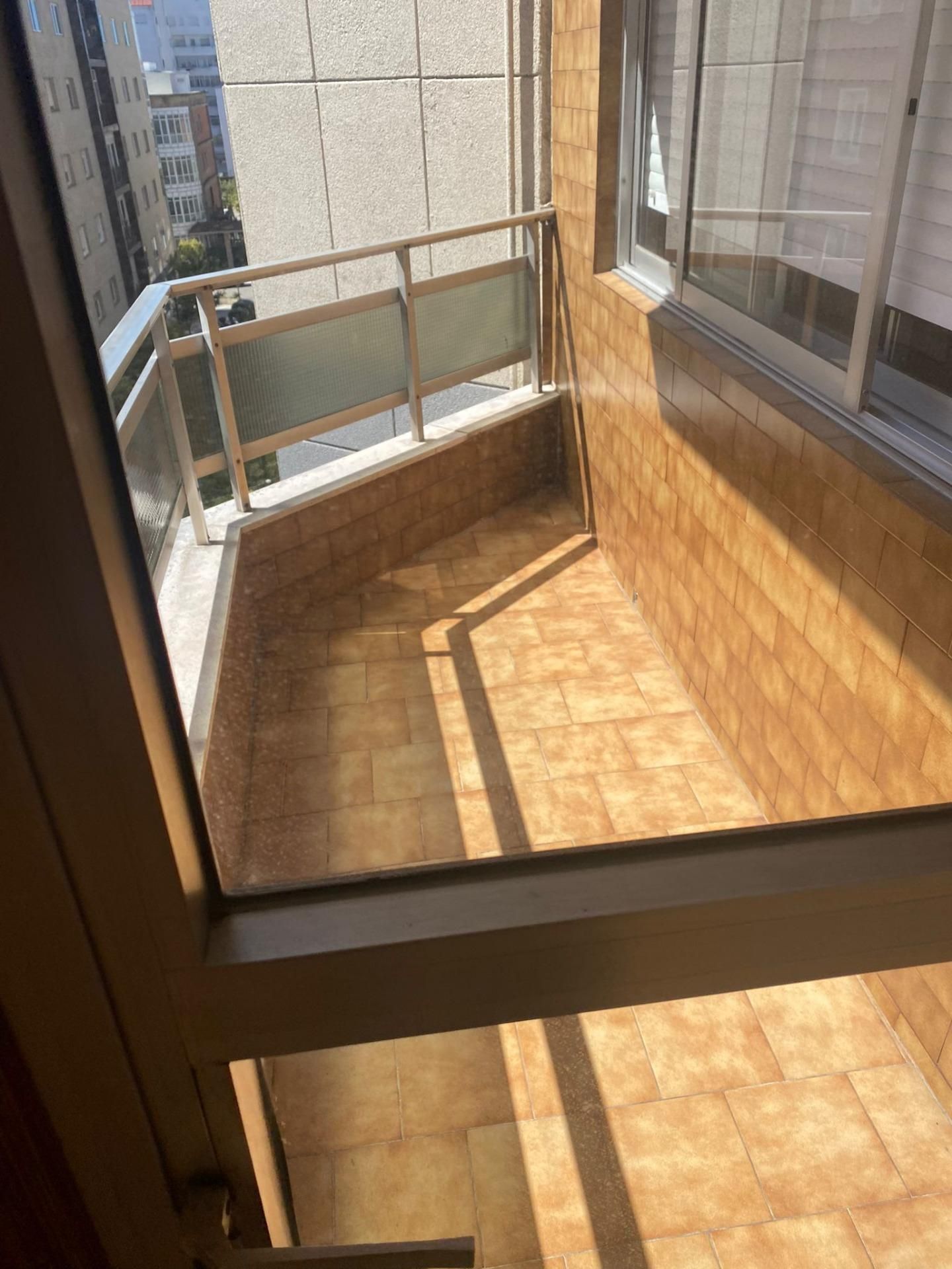 Terrassa de Pis de lloguer en Vigo  amb Calefacció, Parquet i Balcó