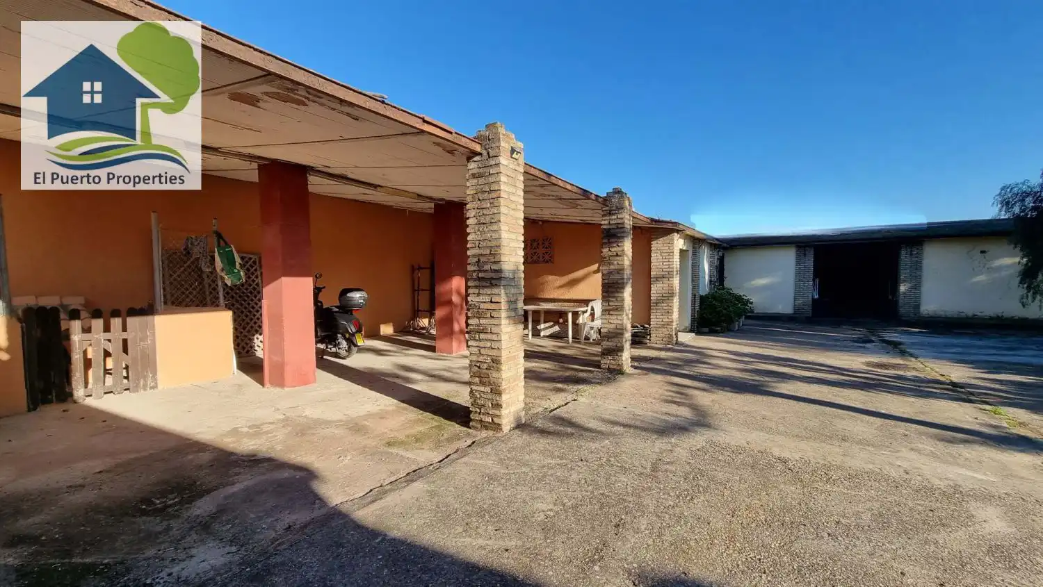 Vista exterior de Casa o xalet en venda en El Puerto de Santa María amb Aire condicionat, Calefacció i Jardí privat