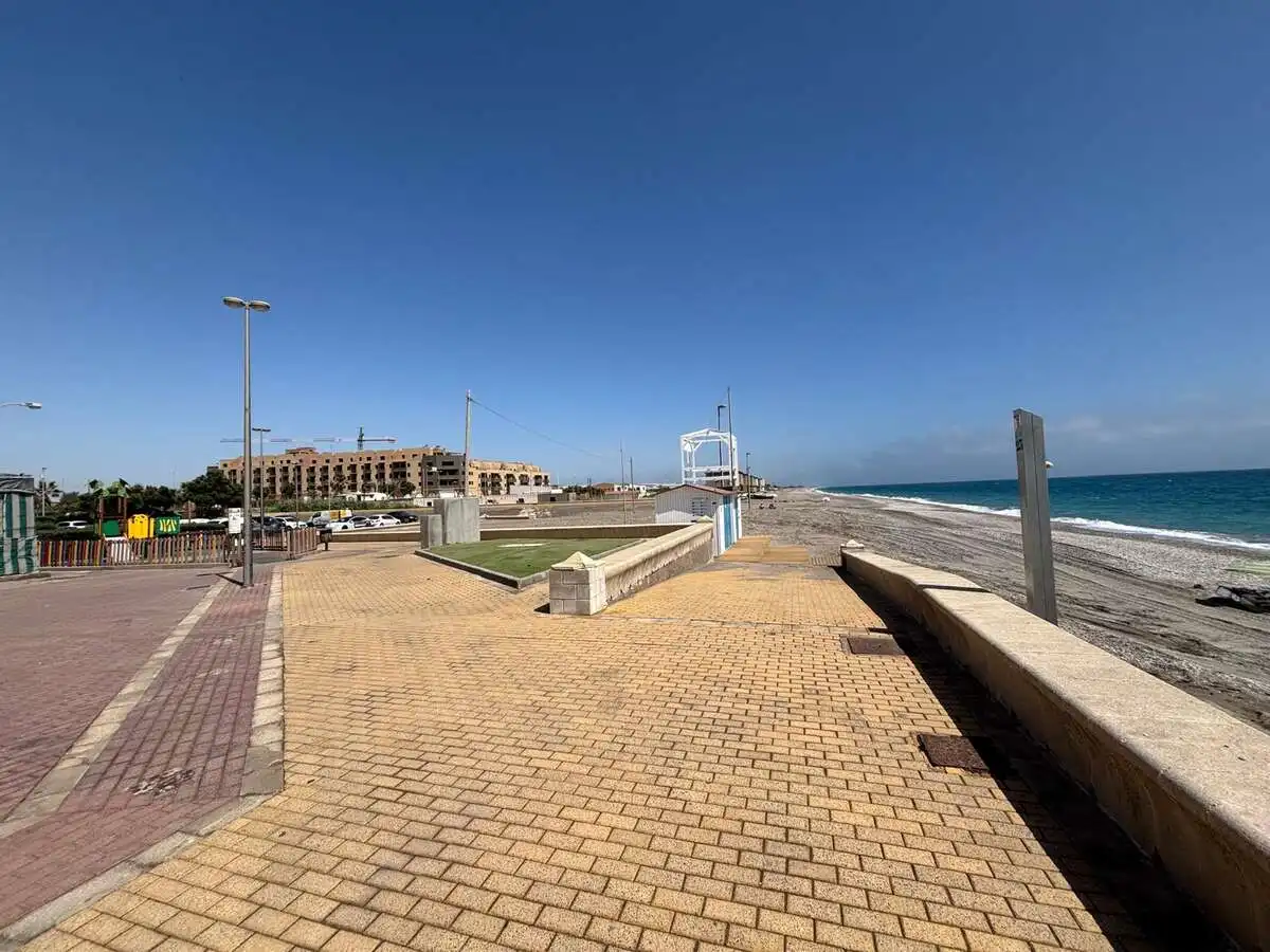 Vista exterior de Piso en venta en El Ejido con Terraza y Piscina comunitaria