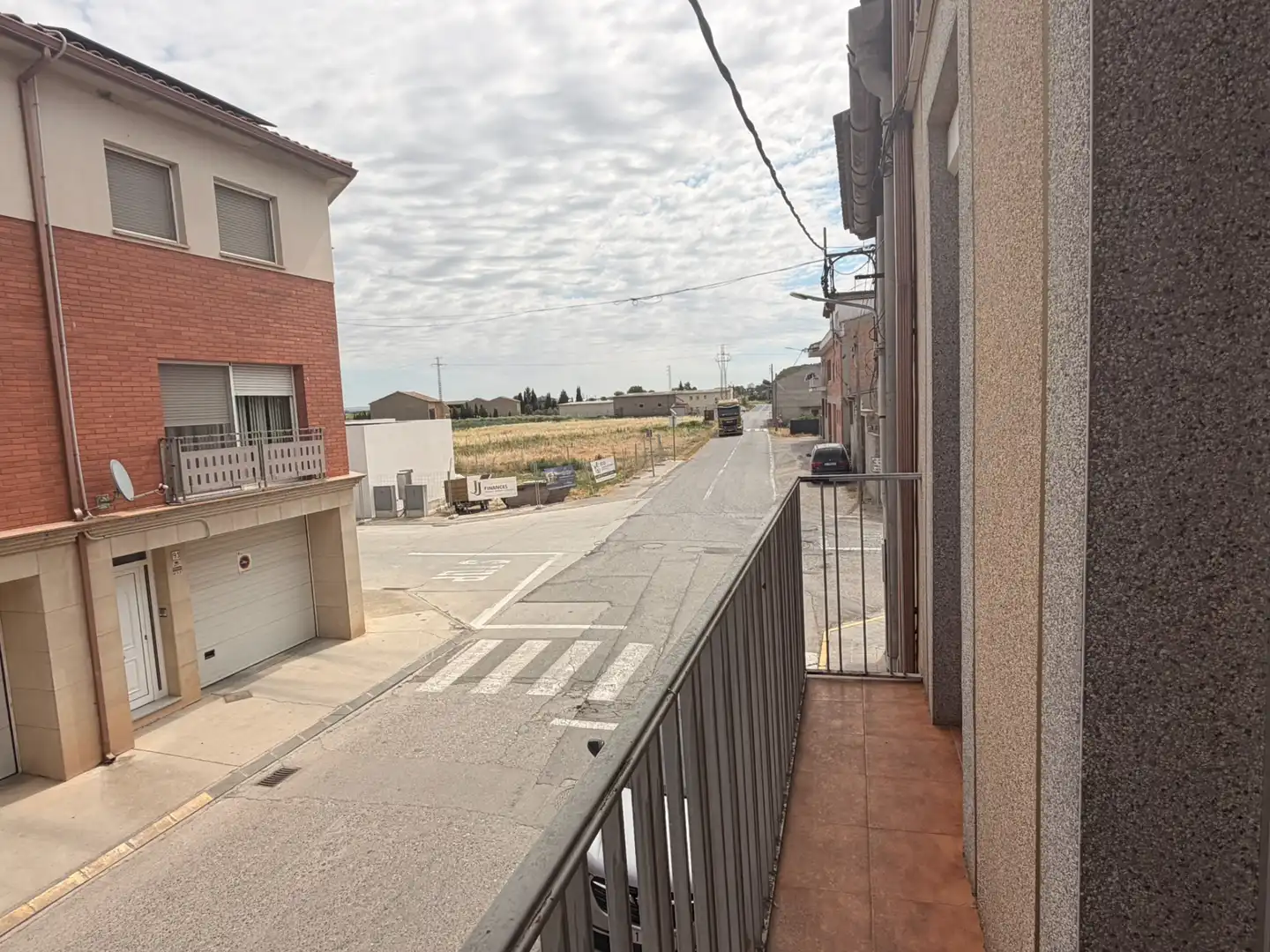 Vista exterior de Casa o xalet en venda en Bellvís amb Calefacció, Jardí privat i Moblat