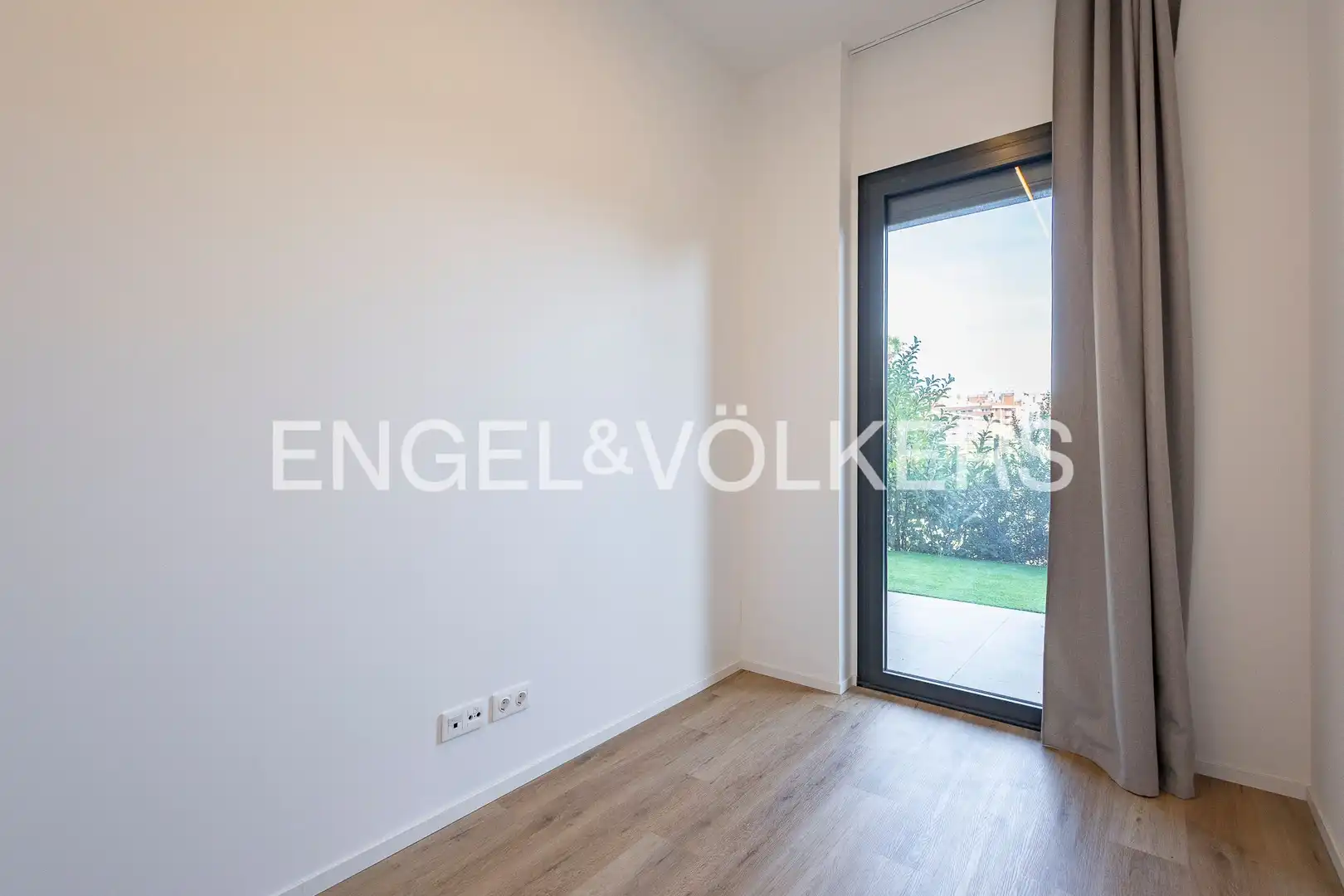 Habitación de Apartamento en venta en Esplugues de Llobregat con Calefacción, Terraza y Trastero