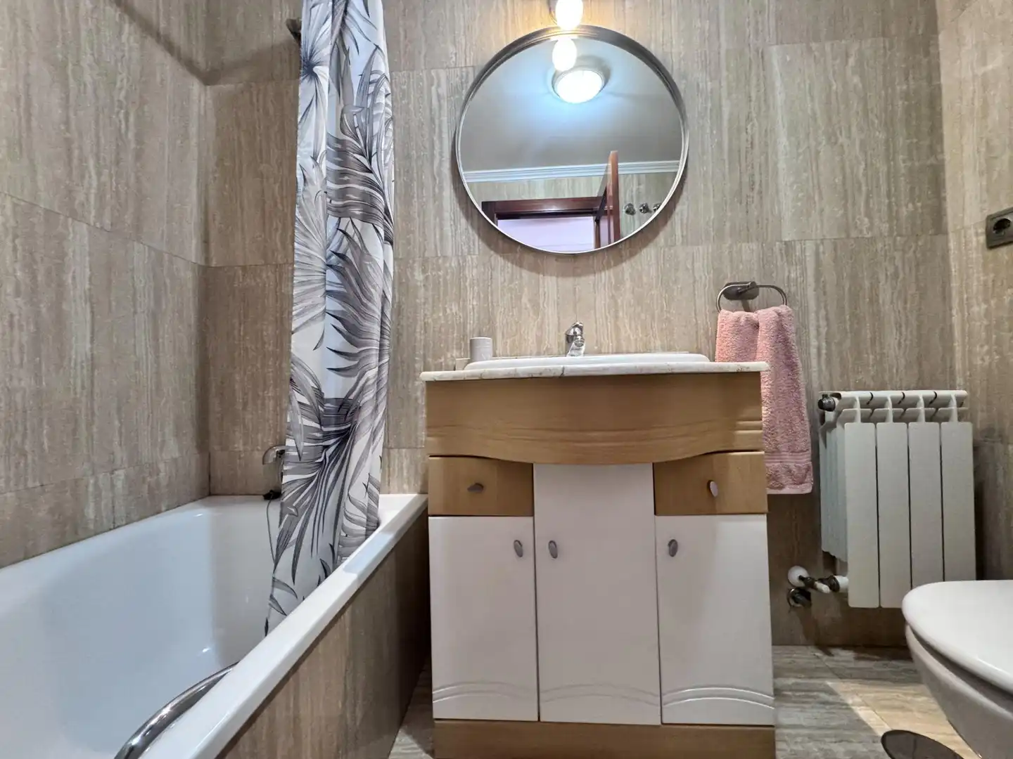 Bathroom of Study for sale in Oviedo   with Heating, Storage room and Balcony