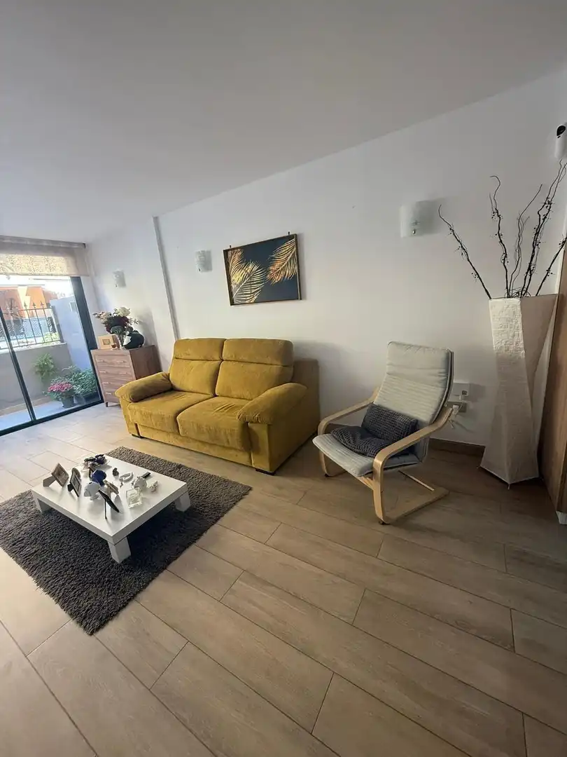 Sala d'estar de Apartament en venda en Adeje amb Moblat i Piscina comunitària