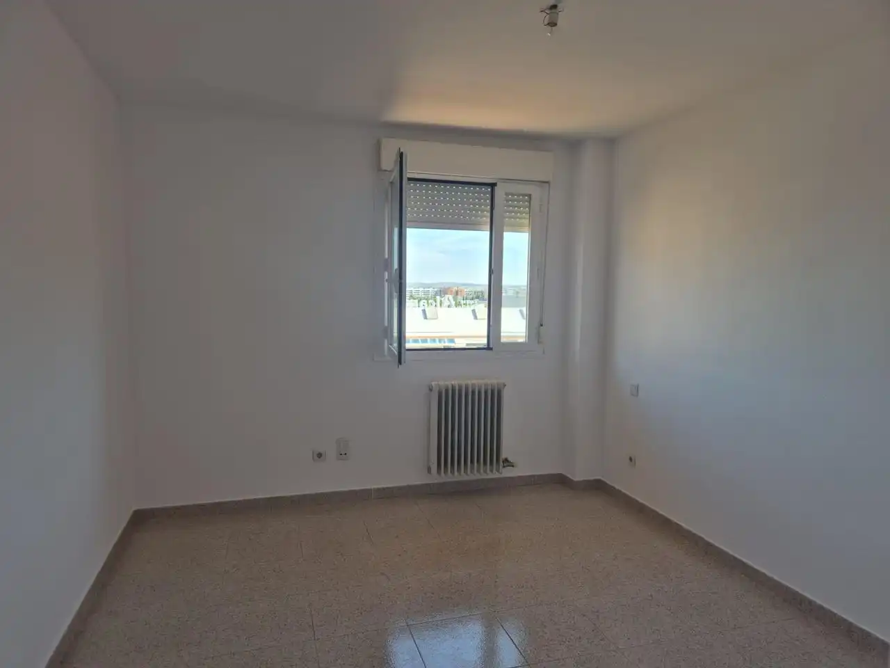 Bedroom of Flat for sale in Zaragoza  with Heating, Terrace and Storage room