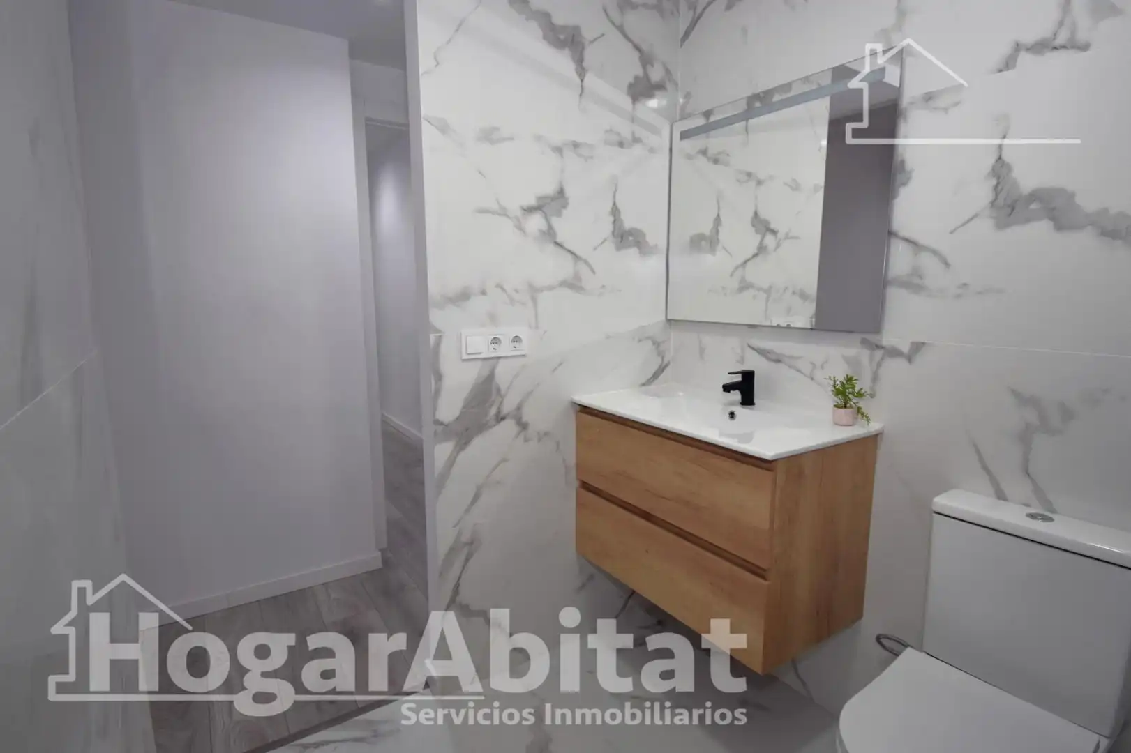Bany de Pis en venda en Valencia amb Terrassa i Balcó
