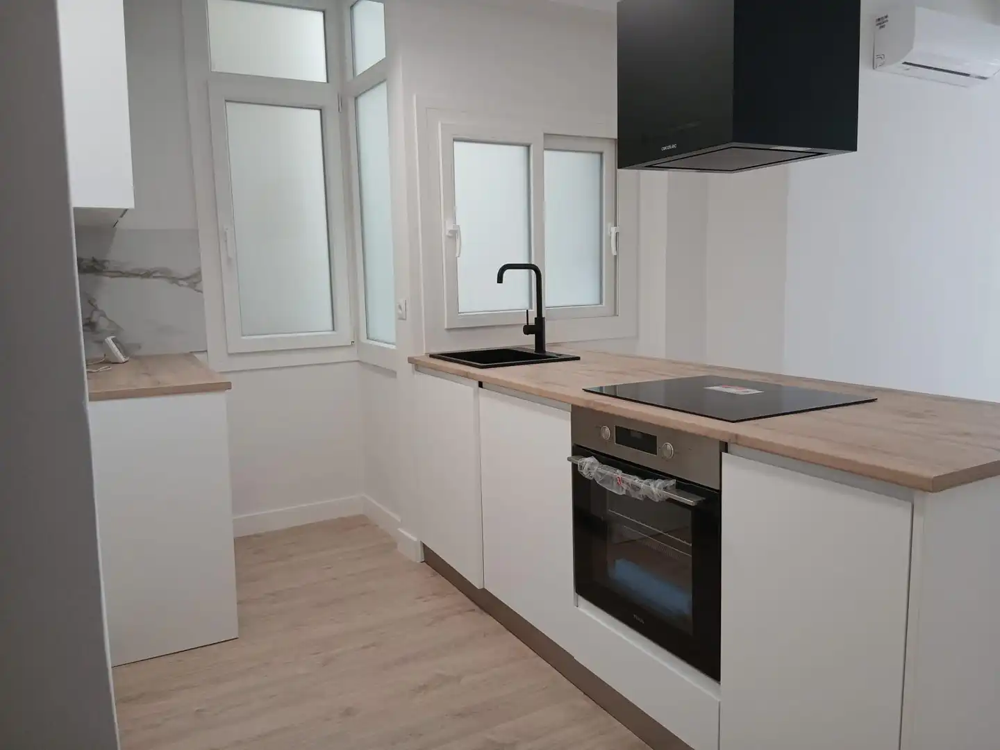Kitchen of Flat for sale in Málaga  with Parquet flooring